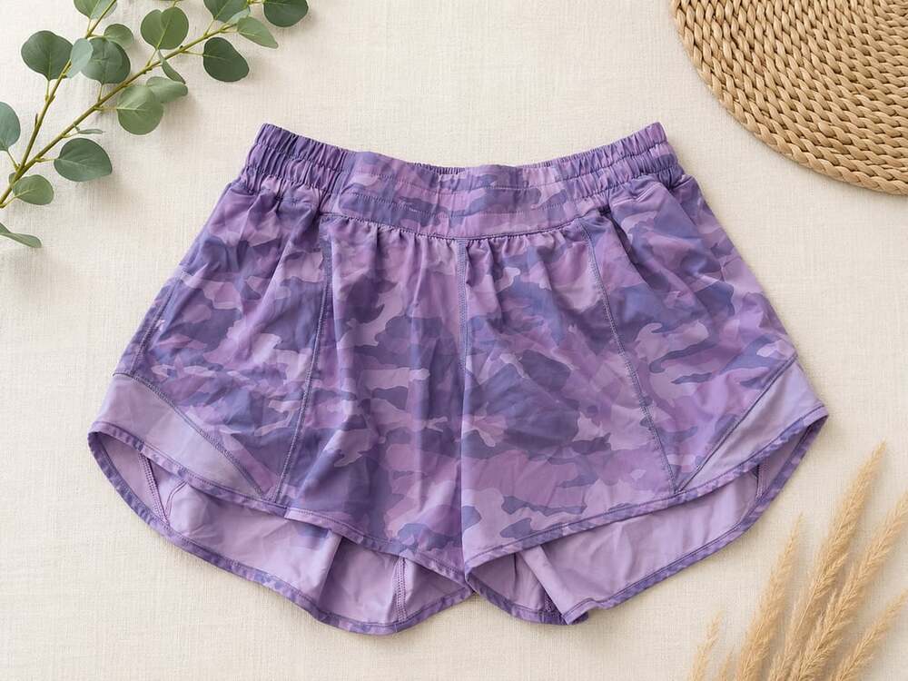Lululemon Hotty Hot Low-Rise Short 4" Purple Camo Size 6 (v1)